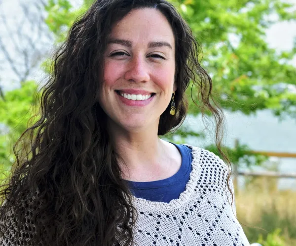 Anna Headshot - Crop